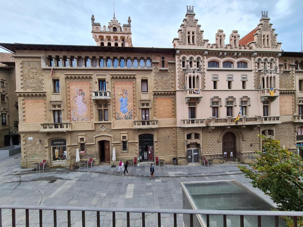Apartaments Vicus 3 Con Vistas A La Plaza Mayor De Вик Экстерьер фото